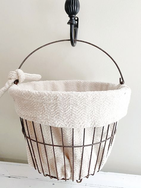 wire basket with liner. Fabric Basket Liners, Make A Basket, Chicken Wire Basket, Planter Liners, Wire Egg Basket, Tall Basket, Rustic Farmhouse Furniture, Basket Liners, Basket Storage