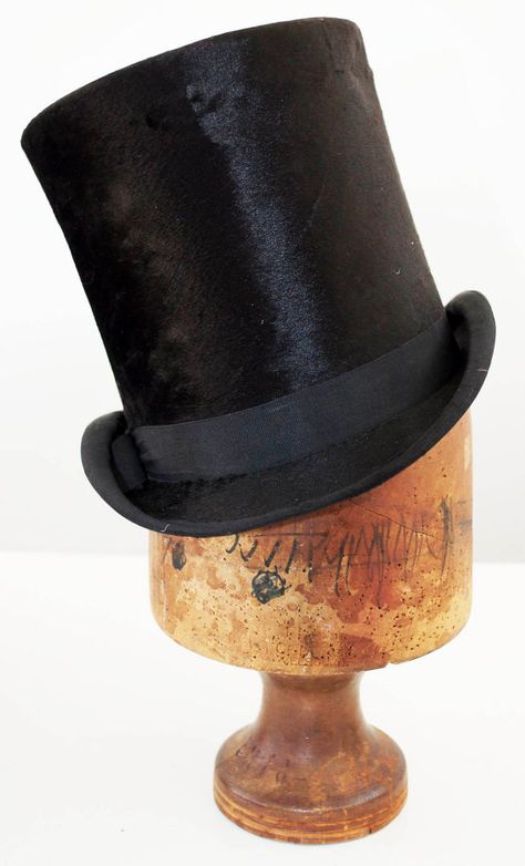 ANTIQUE Vintage TOP HAT - Black Beaver Silk - Made in England by Samuel Mortlock & Son of London - mid 1800s - size 6 7/8 (mens medium) Top Hat Steampunk, Mens Top Hat, Top Hat Victorian, Top Hats Men, Oncler Costume, Man In Top Hat, Benny And Joon, Historical Hats, Gangs Of New York