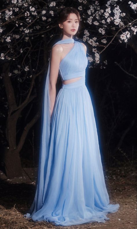 Long Blue Dresses Formal, Long Dress Aesthetic, Evening Party Dress Long, All Blue Outfit, Evening Long Dress, Dress Long Formal, Blue Long Dress, Blue Formal Dress, Formal Prom Dresses Long