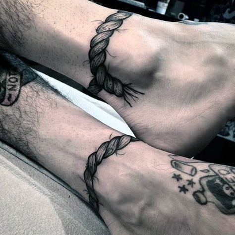 80 Rope Tattoo Designs For Men - Corded Ink Ideas Ryan Gosling Tattoos, Brad Pitt Tattoo, Cara Delevingne Tattoo, Katy Perry Tattoos, Selena Gomez Tattoo, Rope Tattoo, Twisted Braids, Around Arm Tattoo, Snake Art