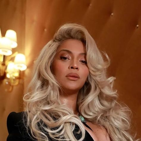 KING BEY on Instagram Beyonce Pictures, Beyonce Blonde, Beyoncé Giselle Knowles-carter, Beyoncé Giselle Knowles, Beyonce Queen, Queen Bey, Beyonce Knowles, Queen B, Baddie Hairstyles