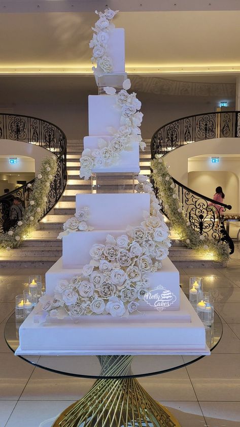 Decorating Ideas Wedding, Wedding Decoration Idea, Wedding Decorating Ideas, Decoration Ideas Wedding, Wedding Decorations Ideas, Fancy Wedding Cakes, Extravagant Wedding Cakes, Dream Wedding Reception, Wedding Cakes Elegant