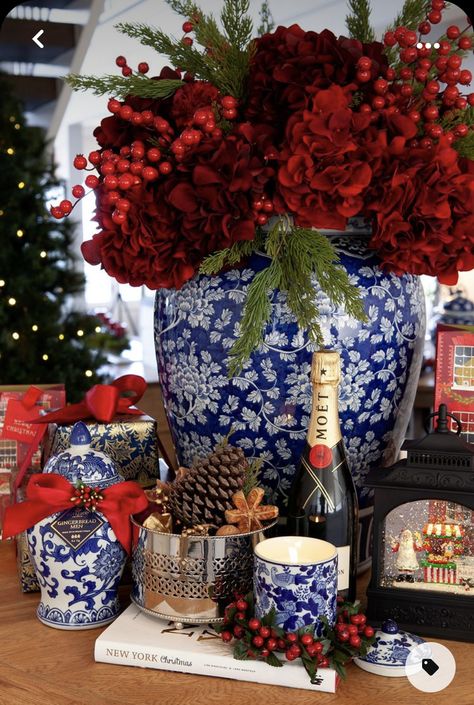 Blue And White Decor, Chinoiserie Christmas, Blue Christmas Decor, Red Christmas Decor, Puzzle Jigsaw, Gold Christmas Decorations, Blue And White Vase, White Christmas Decor, White Vase