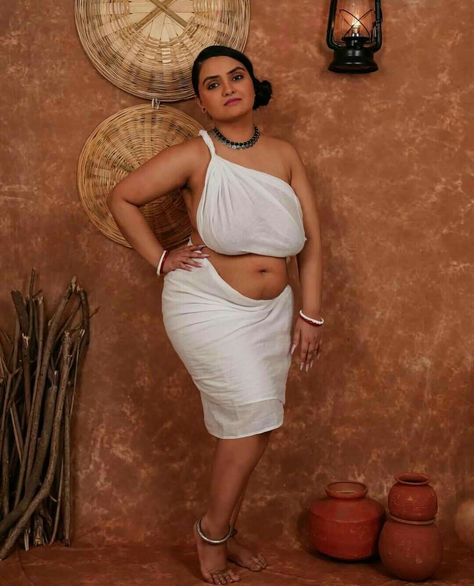 Plus Size Saree, Dresses For Plus Size Women, Dresses For Plus Size, Village Girl, Indian Photoshoot, Glamour Photo, Indian Woman, Hot Women Dress, South Indian Bride