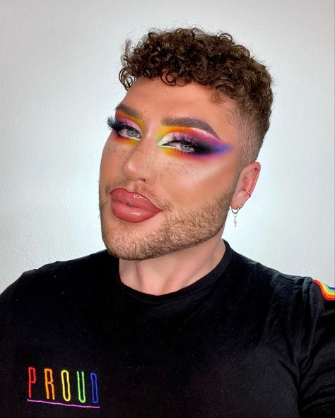 Pride, lgbt, gay, lgbtq, makeup, pride makeup, regenbogen, rainbow, pride flagge, regenbogen makeup, augen makeup, eyeshadow Gay Pride Makeup Ideas, Gay Makeup Looks, Gay Pride Makeup, Lgbtq Makeup, Makeup Pride, Gay Makeup, Rainbow Eye Makeup, Pageant Makeup, Rainbow Eyes