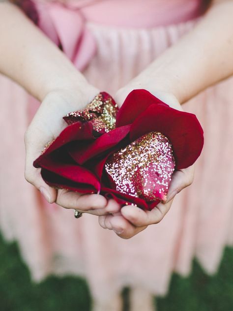 16 Grown-Up Ways to Use Glitter at Your Wedding  | TheKnot.com Sparkle Wedding Theme, Glitter Wedding Decor, Glitter Wedding Theme, Glittery Wedding, Petal Toss, Red Rose Petals, Couple Wedding Rings, Inexpensive Wedding Venues, Glitter Roses