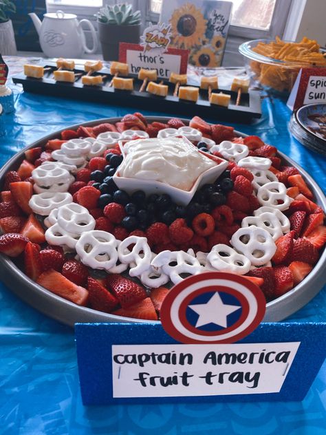 Fruit Tray Ideas For Party, Superhero Birthday Party Food, Fruit Tray Ideas, Marvel Birthday Party, Marvel Party, Avenger Birthday Party, Spiderman Birthday Party, Avengers Birthday, Tray Ideas