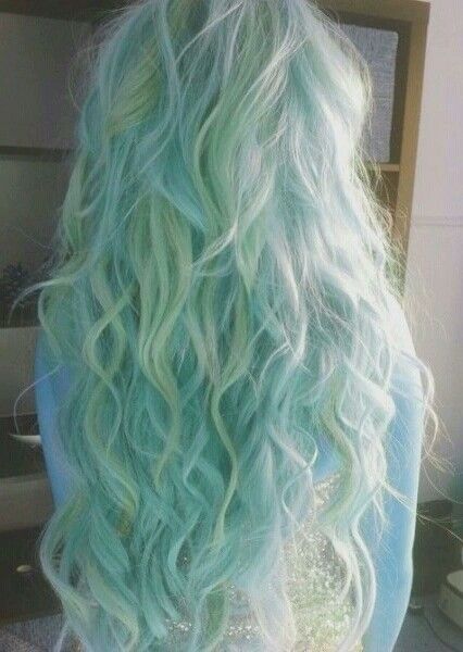 Mint waves Popular Celebrities, Mermaid Hair Color, Cotton Candy Hair, Purple Ombre Hair, Scene Girl, Candy Hair, Ideal Type, Hair Color Pastel, Short Hairstyle