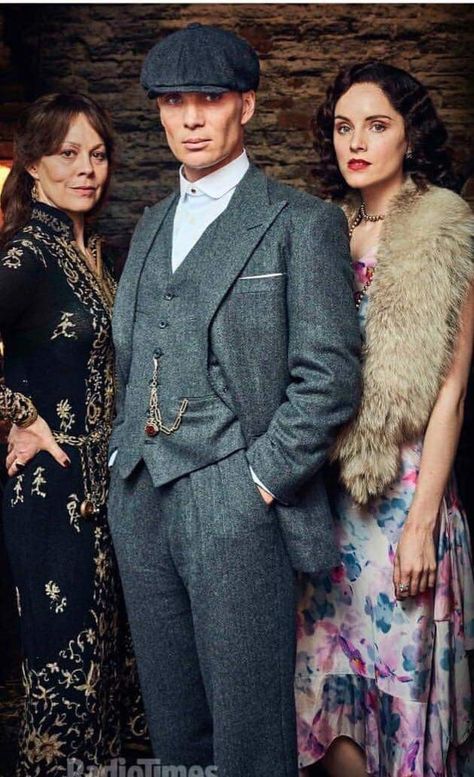 Pesky Blinders Fashion, Picky Blinders Outfits, Peaky Blinders Photoshoot Ideas, Halloween Costumes Peaky Blinders, Tommy Shelby Outfit, Thomas Shelby Costume, 1920s Gatsby Outfit, Peaky Blinders Photoshoot, Thomas Shelby Outfit