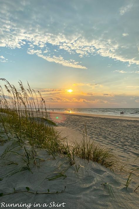 7 Reasons to Love Hilton Head Island South Carolina - 7 things to do on the island for kids, families, and couples. Includes HHI restaurants and the best food. You will love the beach and sunsets on this bucket list gorgeous island vacation in SC. Also includes the best hotels and resorts! / Running in a Skirt #travel #travelblogger #beachtravel #bucketlist #hiltonhead #sctravel #hhi #sc Hilton Head Beach Pictures, South Carolina Things To Do, Things To Do In South Carolina, Hilton Head Island South Carolina Beach, Hilton Head Beach, South Carolina Vacation, Hilton Head Island South Carolina, Book Vibes, Palmetto Bluff