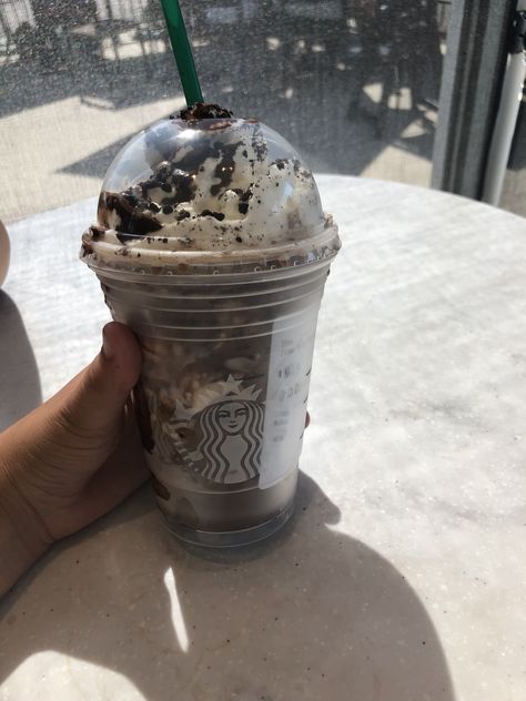 It tastes like a brownie!!! Frappuccino Aesthetic, Starbucks Chocolate Chip Cookies, Starbucks Chocolate, Cookie Crumble, Oreo Cookie, Chocolate Chip Cookie, Chocolate Chip Cookies, Mocha, Chocolate Chip