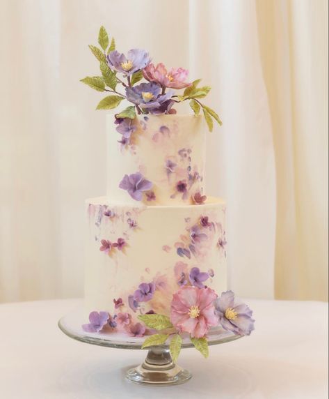 Lavendar Cakes Wedding, Lilac Wedding Cake 2 Tier, Simple Wedding Cake Purple Flowers, 3 Tier Purple And White Wedding Cake, Lilac Bridal Shower Cake, Unique Bridal Shower Cakes, Pink And Purple Floral Cake, Purple Quinceanera Cake Ideas, Lavender And Pink Wedding Cake