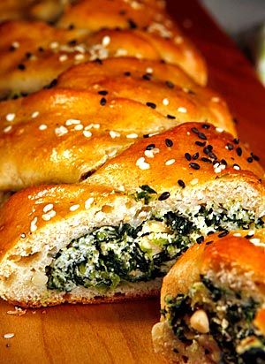 Spinach and ricotta stuffed challah--recipe at link Stuffed Challah, Challah Recipe, Challah Bread Recipes, Ricotta Filling, Recipe Spinach, Spinach And Ricotta, Challah Bread, Kosher Recipes, Jewish Recipes