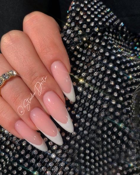 French Almond Long Nails, Pointy French Manicure, French Tip Acrylic Nails Pointy, Almond Pointed Nails, French Pointy Nail Designs, Pointy White Tip Nails, French Sharp Nails, French Manicure Pointy Nails, Long Oval French Nails