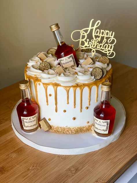 Alcoholic Cake Design, Cake With Bottles Of Alcohol, Cake With Alcohol Bottles On Top, Alcohol Birthday Cake For Women, Birthday Cake With Alcohol Bottles, Hennessey Cake, Vodka Cake, Alcohol Cakes, Birthday Cake Beer