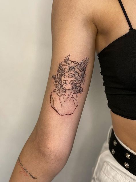 Buraka Tattoo, Medusa Tattoos, Medusa Tattoo Design, Thigh Tattoo Designs, Hip Tattoos Women, Medusa Tattoo, Latest Tattoos, Tattoo Ideas Female, Tattoo Designs For Girls