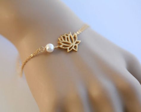 Wire Wrapped Pearl, Lotus Bracelet, Monogram Bracelet, Bijoux Fil Aluminium, Gold Lotus, Bracelet Initial, Daily Jewelry, Gold Jewelry Simple, Bridesmaid Bracelet