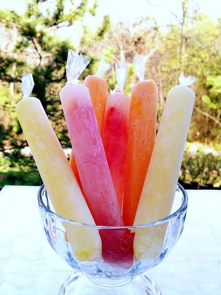 Filipino Ice Candy...(for adults only) Summer Ice Cubes, Fancy Ice Cubes, Fancy Ice, Ice Candy, Baking Blog, Ice Ice Baby, Ice Pops, Summer Treats, Adult Drinks