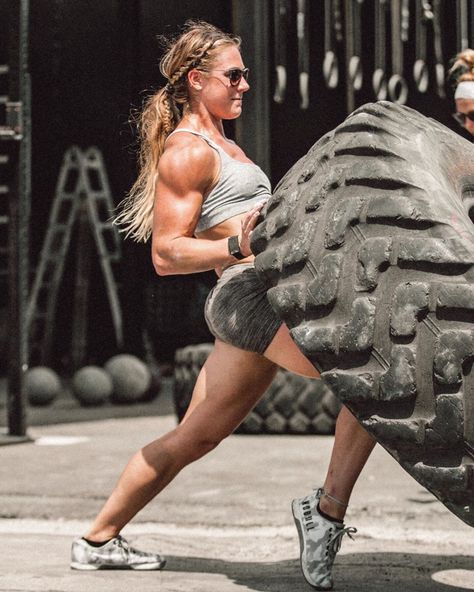 63.5 ezer kedvelés, 308 hozzászólás – Brooke Wells (@brookewellss) Instagram-hozzászólása: “Good morning & Happy Monday, friends! This week is weird, no doubt about it. It may not feel like a…” Crossfit Motivation Women, Brooke Wells, Female Crossfit Athletes, This Week, Competition Hair, Good Morning Happy Monday, Crossfit Motivation, Crossfit Women, Crossfit Girls