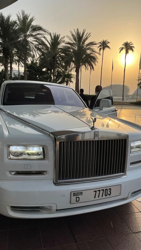 White Rolls Royce, White Rolls, Rolls Royce Wallpaper, Tmax Yamaha, Tokyo Drift Cars, Rolls Royce Motor Cars, Luxury Cars Rolls Royce, Rolls Royce Cullinan, Rolls Royce Wraith