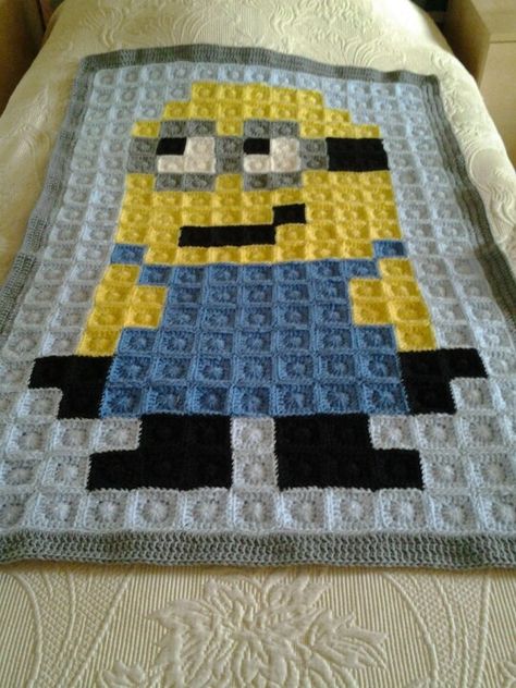 Mary's minion. Pixel Granny Square Crochet Blanket, Crochet Pixel Blanket, Pixel Crochet Blanket, Crochet Kids Blanket, Minion Pattern, Crochet Blanket Stitch Pattern, Minion Crochet, Crochet Square Blanket, Crocheted Blanket