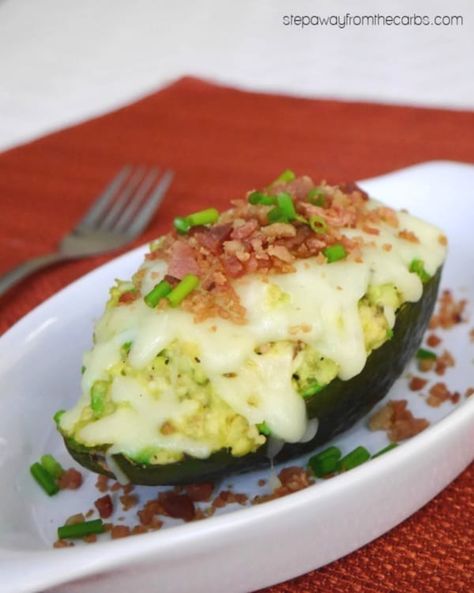 Loaded Baked Avocado Easy Lunch For One, Low Carb Lunch Ideas, Baked Avocado, Keto Diet Breakfast, Low Carb Pasta, Keto Friendly Desserts, Lunch Recipe, Low Carb Soup, Low Carb Breakfast Recipes