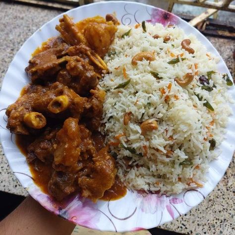 Mutton kosha & fried rice Mutton Rice, Mutton Kosha, Rice Recipes Indian, Rice Aesthetic, Mutton Pulao, Lunch Thali, Appetizer Board, Food Spicy, Veg Biryani