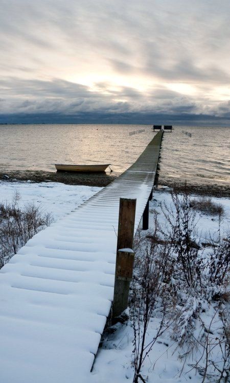 Winter beach.. Sweden (by Håkan Bäckvall on Flickr) Taylor Swift Coded Wallpapers, Taylor Swift Fall Wallpaper, Taylor Swift Lyrics Wallpaper Aesthetic, Call Background, Taylor Quotes, Snow Beach, Country Couple, Photos Black And White, Swift Wallpaper