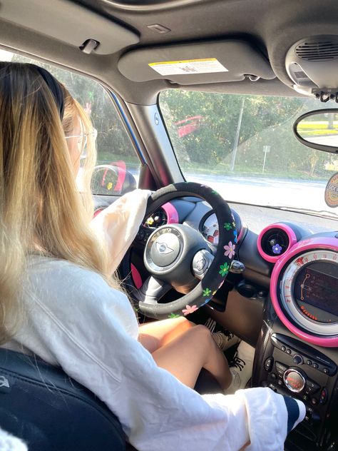 girl driving mini cooper Girly Mini Cooper, Aesthetic Mini Cooper, Mini Car Accessories, Cute Mini Cooper Accessories, Small Car Aesthetic, Mini Cooper Accessories Interiors, Mini Cooper Decor, Mini Cooper Interior Ideas, Mini Cooper Aesthetic Interior