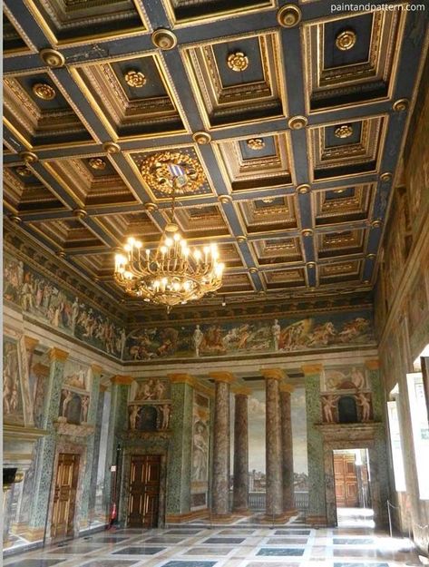 Classic Hall, Italian Ceiling, Classical Interior Design, Wooden Ceiling Design, Luxury Ceiling Design, Bangunan Minecraft, Design Ceiling, House Interior Design Styles, Palace Interior