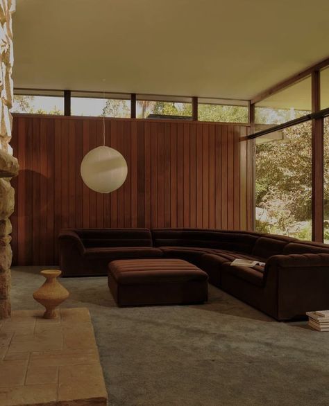 Copper Couch Living Room, Eccentric Interior Design, Sarah Ellison, 70s Interior Design, 70s House, 70s Interior, Casas The Sims 4, Mid Century Modern Interiors, Decoration Inspiration