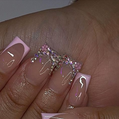 Enny’s Glamroom 💖 on Instagram: "baby pink with bling shorties 💕💕🎀" Short Acrylic Bling Nails Ideas, Bedazzled Short Nails, Shorties Inspo Nails, Short Square Bling Nails, Short Nail Designs Back To School, Best Nail Designs 2024, Rinstonestone Nails, Short Nails With Bling, Short Nails With Rhinestones Bling