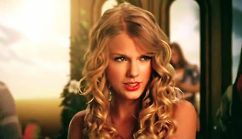 Taylor Swift Fifteen, Fifteen Taylor Swift, Taylor Swift Outfits Music Videos, Taylor Swift Images, Taylor Swift Music Videos, Taylor Swift New, Taylor Swift Fearless, Taylor Swift Music, Taylor Swift Outfits