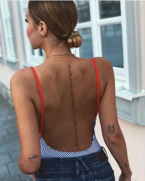 Spinal Tattoo, Romantic Tattoo, Full Tattoo, Literary Tattoos, Back Of Neck Tattoo, Best Tattoo Ideas, Inspiration Tattoos, Tattoo Girls, Tiny Tattoo