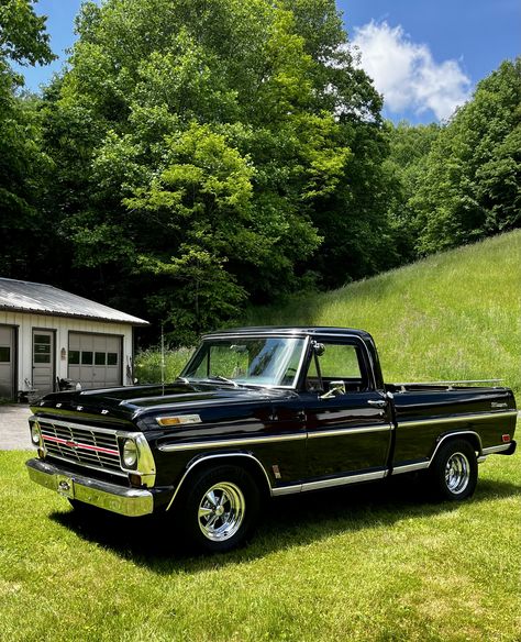 Old Truck Aesthetic, Old Ford Trucks Vintage, Old Trucks Vintage, Old School Trucks, Vintage Ford Trucks, Old Chevy Trucks, Truck Aesthetic, Old Ford Pickups, Square Body Chevy