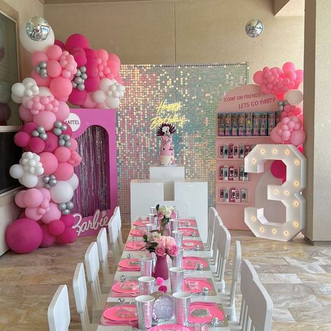 4 Year Birthday Party Ideas Barbie, One Year Old Barbie Party, Barbie In Paris Birthday Party, In House Birthday Party Ideas, Barbie Themed 2nd Birthday Party, Two Year Old Barbie Party, 3 Year Birthday Theme Barbie, Barbie Birthday Party 6, Small Barbie Birthday Party