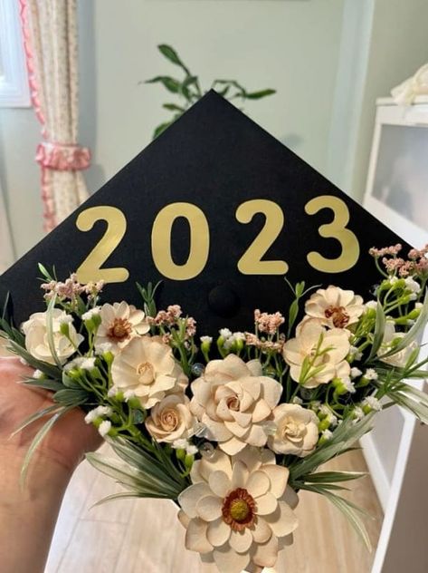 45+ Inspired Graduation Cap Ideas to Shine at Your Ceremony | The KA Edit Graduation Cap Designs Double Major, Flower Cap Decoration Graduation, Flower Graduation Cap Designs, Flower Grad Cap Ideas, Grad School Graduation Cap, Plant Graduation Cap, Pearl Grad Cap, Grad Cap Ideas Flowers, Pretty Graduation Cap