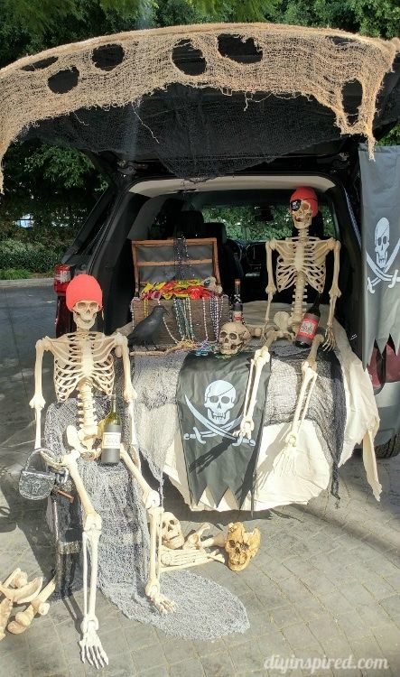 3 Awesome Trunk or Treat Ideas - DIY Inspired Goonies Trunk Or Treat, Pirate Themed Trunk Or Treat, Trunk Or Treat Pirate Theme, Pirate Trunk Or Treat Ideas For Cars, Pirate Trunk Or Treat Ideas, Pirate Trunk Or Treat, Skelton Ideas, Treasure Theme, Pirate Decorations