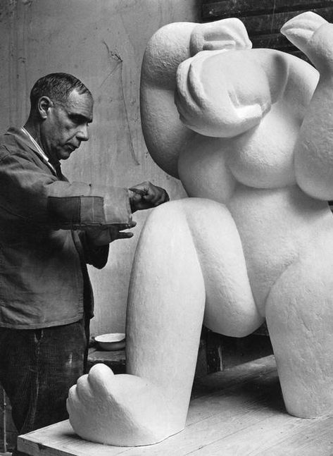 Henri Laurens Sculpture, Sculptor Studio, Henri Laurens, Herbert List, Sculpture Studio, Sea Sculpture, French Sculptor, Georges Braque, Contemporary Sculpture