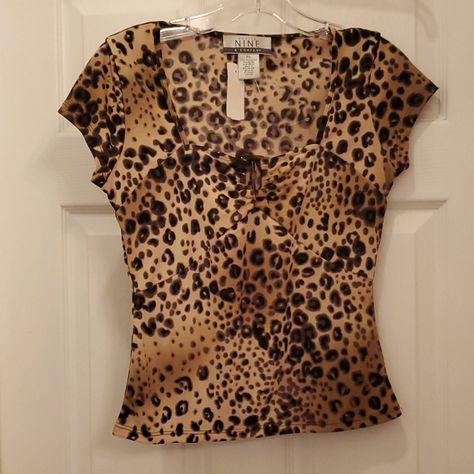 Nwt Nine & Company Women's Petite Small Short Sleeve Cheetah Print Top With Cute Buckle *Perfect For The Office Or Out On The Town* Cheetah Print Clothes, It Girl Summer, Cheetah Print Shirt, Cheetah Top, Cheetah Print Shirts, Cheetah Print Top, Cool Tops, 2024 Ideas, Poshmark Finds