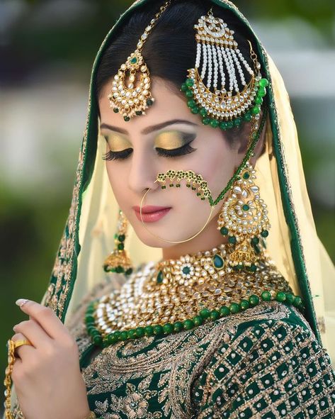 Muslim Dulhan Pose, Muslim Bride Poses, Muslim Bride Photoshoot Poses, Muslim Bride Photoshoot, Muslim Bridal Makeup, Muslim Brides Indian, Nikkah Photoshoot, Bridal Makeup Videos, Bridal Pose