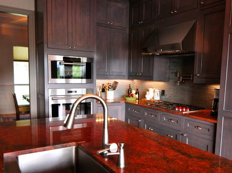 Red dragon granite and grey cabinets. Red Granite Kitchen, Red Countertops, Red Granite Countertops, Interior Redesign, Mommo Design, Red Granite, Kitchen Remodel Countertops, 1st House, Basement Remodel Diy