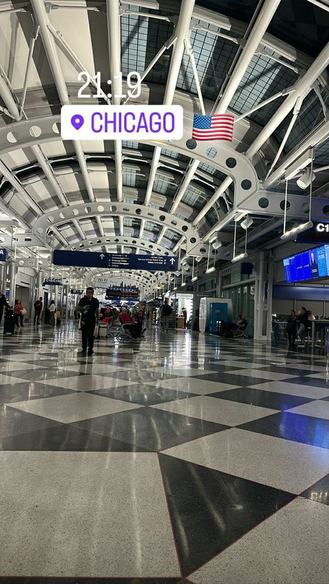 New York Airport, Chicago Airport, Usa Life, Chicago Aesthetic, Airport Pictures, Retro Wallpaper Iphone, Life Vision Board, Chicago Travel, Chicago Photography