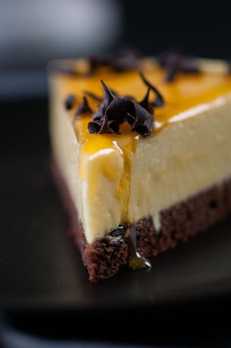 Passionfruit Mousse, Passion Fruit Mousse, Passionfruit Recipes, Layered Dessert, Fruitcake Recipes, Bar Recipes, Mousse Recipes, Mouse Cake, Cake Board