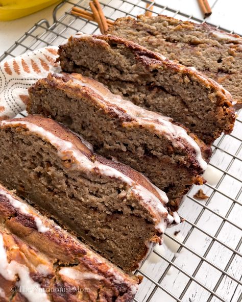 CINNAMON SWIRL PROTEIN BANANA BREAD - Nutritionist Mom Protein Cinnamon Bread, Protein Breakfast Bread, Protein Banana Recipes, Protein Breakfast Cookies, Cookies Dairy Free, Sugar Free Icing, Balsamic Chicken Thighs, Honey Balsamic Chicken, Protein Banana Bread