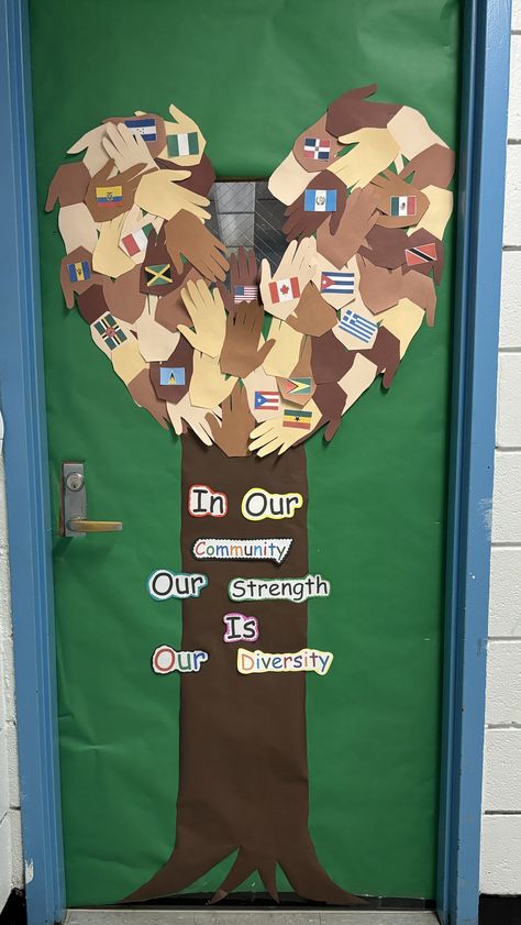 Door Design School Decorating Ideas, Multicultural Door Decorations Classroom, Multicultural Decorations Ideas, Cuba Bulletin Board Ideas, Hispanic Heritage Month Classroom Door, Hispanic Heritage Door Decoration, Cultural Day At School Ideas, Spa Crafts, Spanish Heritage Month