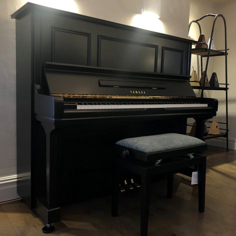 Yamaha Piano Aesthetic, Yamaha Piano Keyboard, Upright Grand Piano, Piano Upright, Yamaha Piano, Piano Shop, Painted Pianos, Music Studio Room, Piano Bar