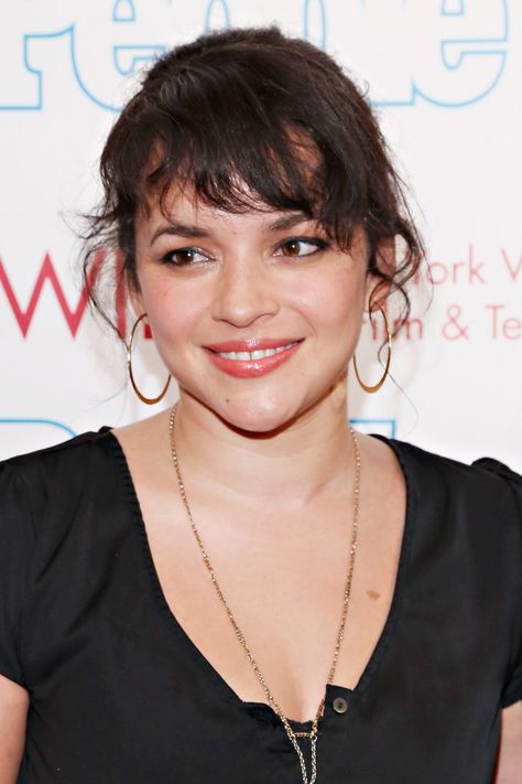 Pin for Later: 34 Stars Who Have Been Going by Their Middle Names This Whole Time Norah Jones = Geetali Norah Jones Shankar Nora Jones, Middle Names, Norah Jones, Jones Family, Linda Ronstadt, Pretty Females, Jazz Musicians, Beautiful Voice, Beautiful Long Hair