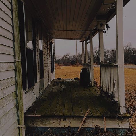 Apocalypse Aesthetic, Post Apocalypse, Zombie Apocalypse, Character Aesthetic, End Of The World, Abandoned Places, Aesthetic Photo, Book Aesthetic, The Walking Dead