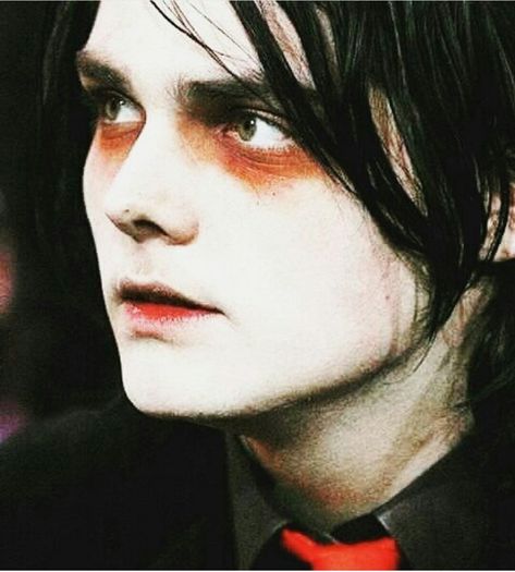 Gerald Way, Girl Math, I Love Mcr, Life Series, Emo Makeup, Art Things, Frank Iero, Emo Bands, Gerard Way